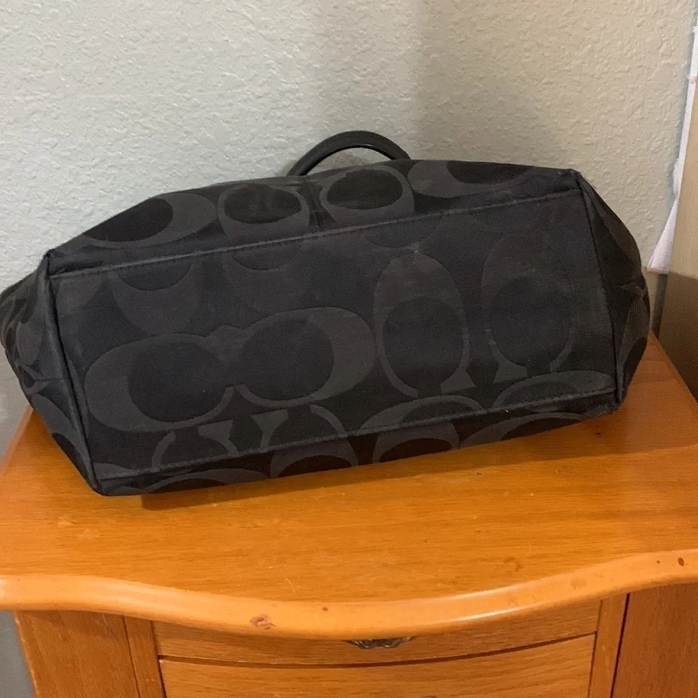 Coach, shoulder bag, and signature C